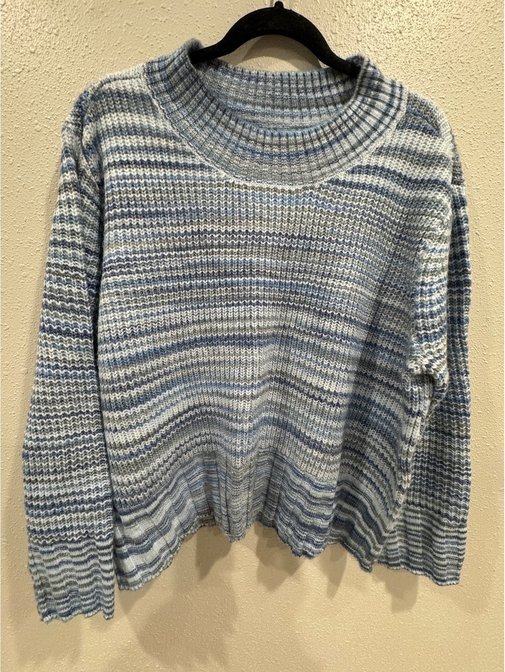 American Eagle Blue White Space Dye Knit Sweater Crew Neck Small